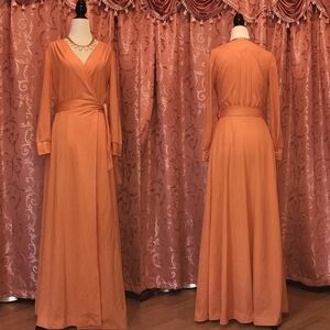 ✦ Vintage 1970s Wrap-Style Maxi Dress with Pockets